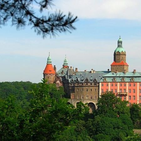 Przy Oslej Bramie Hotel Wałbrzych Buitenkant foto