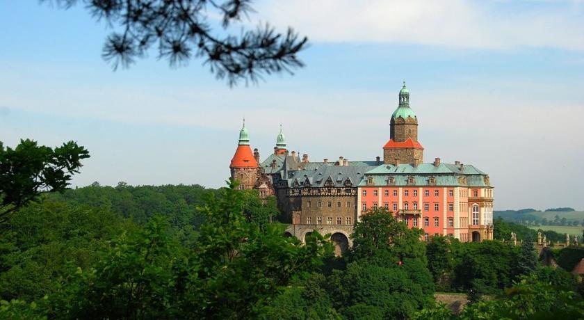 Przy Oslej Bramie Hotel Wałbrzych Buitenkant foto