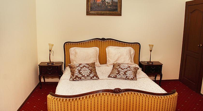 Przy Oslej Bramie Hotel Wałbrzych Buitenkant foto