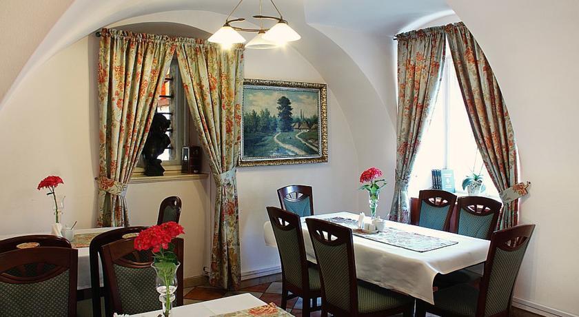 Przy Oslej Bramie Hotel Wałbrzych Buitenkant foto